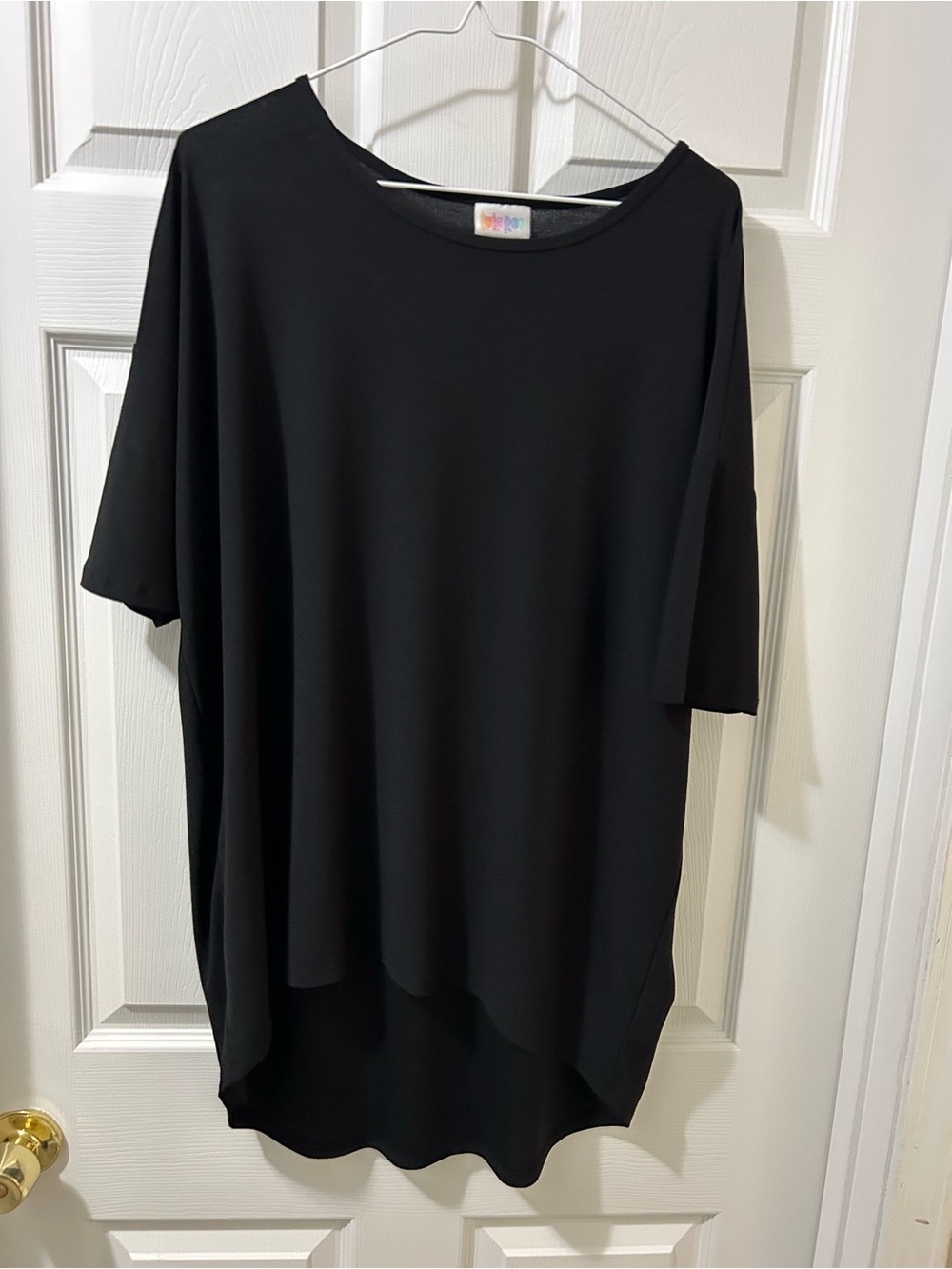 LuLaRoe Black Tunic Top Women’s Medium 95% Stretch Scalloped Wavy Hem Short Slee